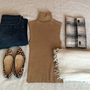 Dolce & Gabbana sleeveless turtleneck size 2